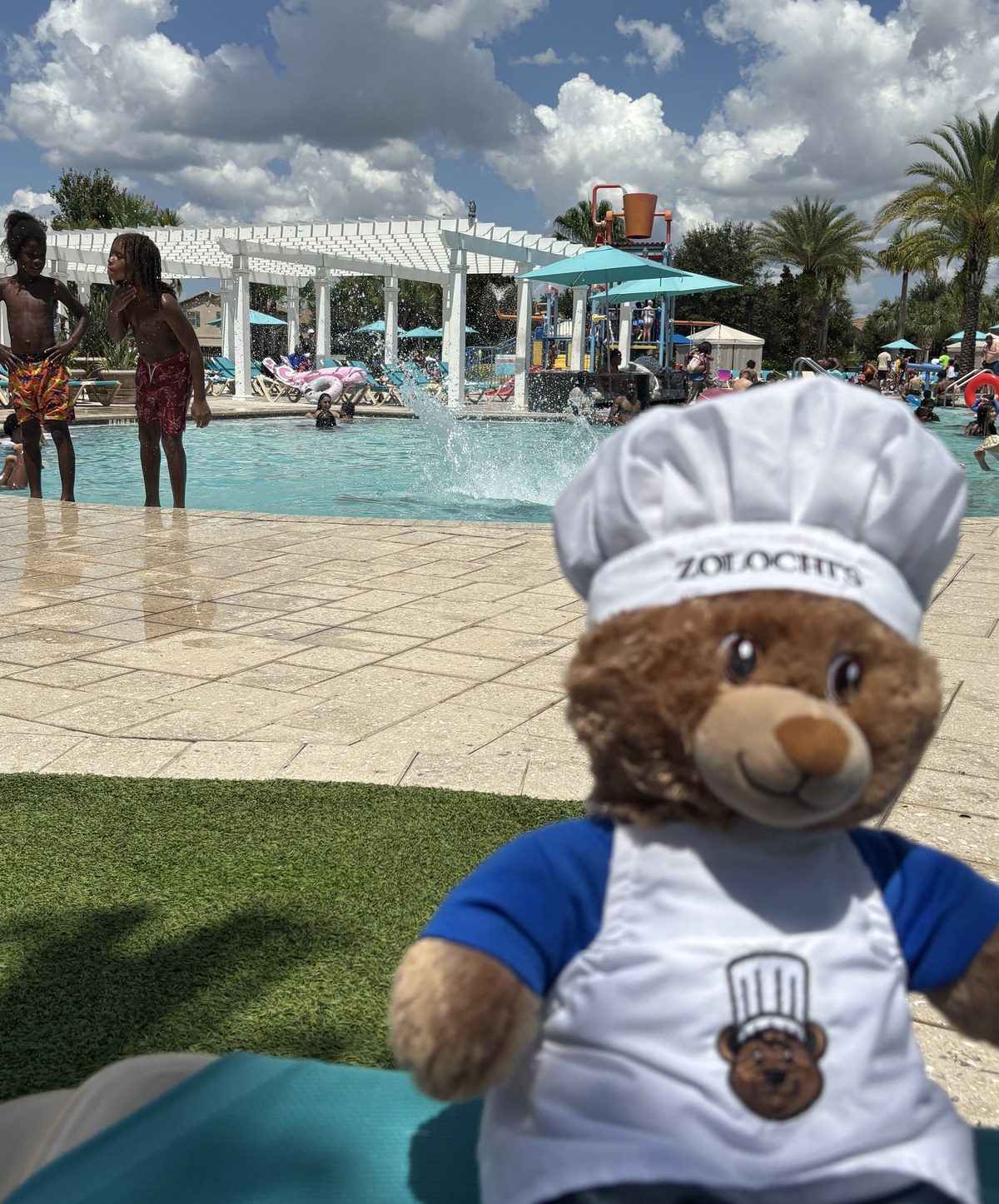 Zolochi at the pool